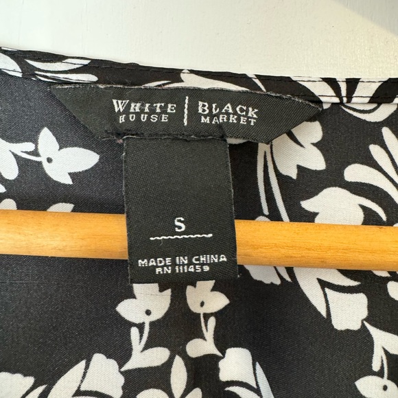 White House Black Market “Batwing” Boho Blossom Blouse with Clinched Waist - Picture 3 of 4